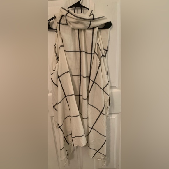 Shawl - Picture 3 of 4